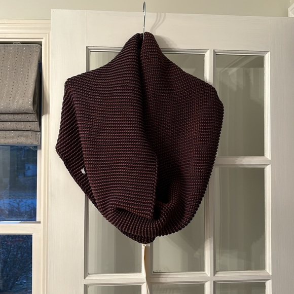 Lole Accessories - Lole Stripe Eternity Scarf